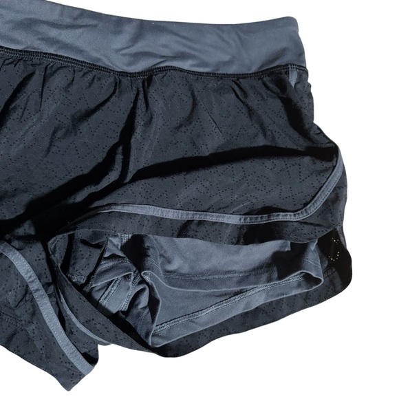 Victoria’s Secret Woman’s VSX Sport Layered Shorts Size XS - Picture 4 of 10